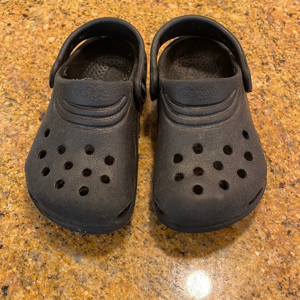 Black crocs toddler size 8/9